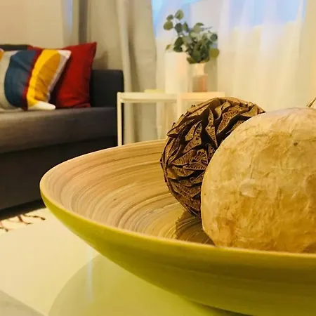 Charming Studio Incl. Parking Around A Park + Lux شقة