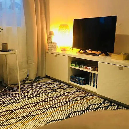 شقة Charming Studio Incl. Parking Around A Park + Lux *