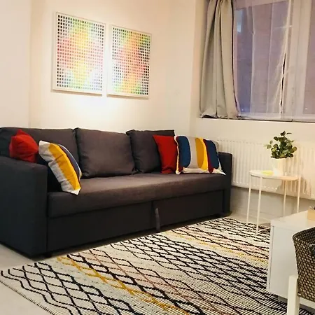 Charming Studio Incl. Parking Around A Park + Lux *